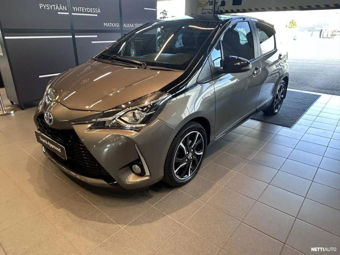 Toyota Yaris vm 2018, harmaa